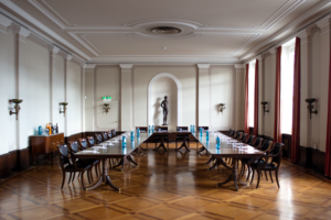 Freixenet Saal mit u-förmiger Bestuhlung